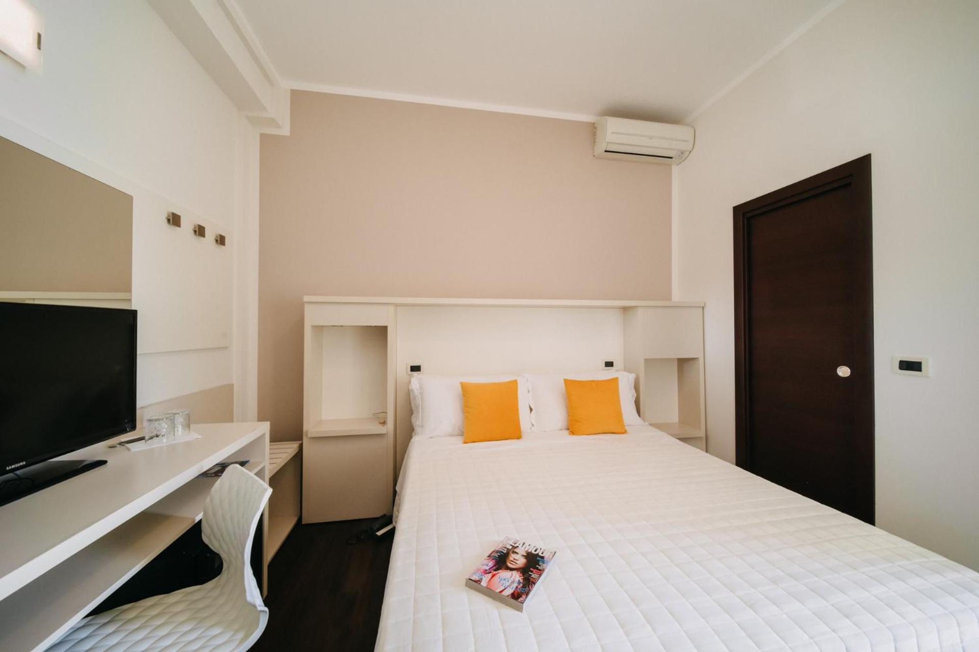 Hotel Lalla Beauty & Relax Чезенатико Екстериор снимка