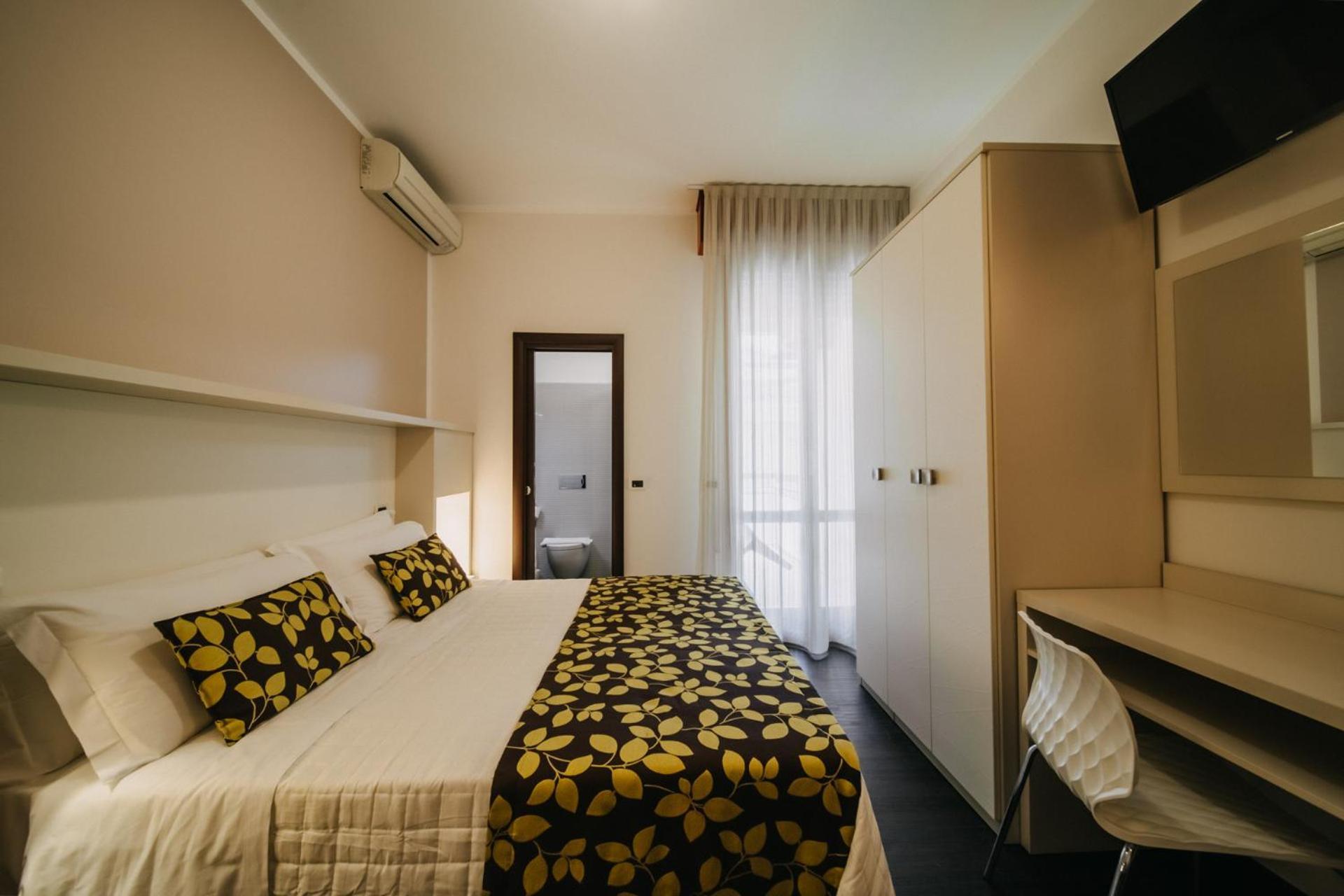 Hotel Lalla Beauty & Relax Чезенатико Екстериор снимка