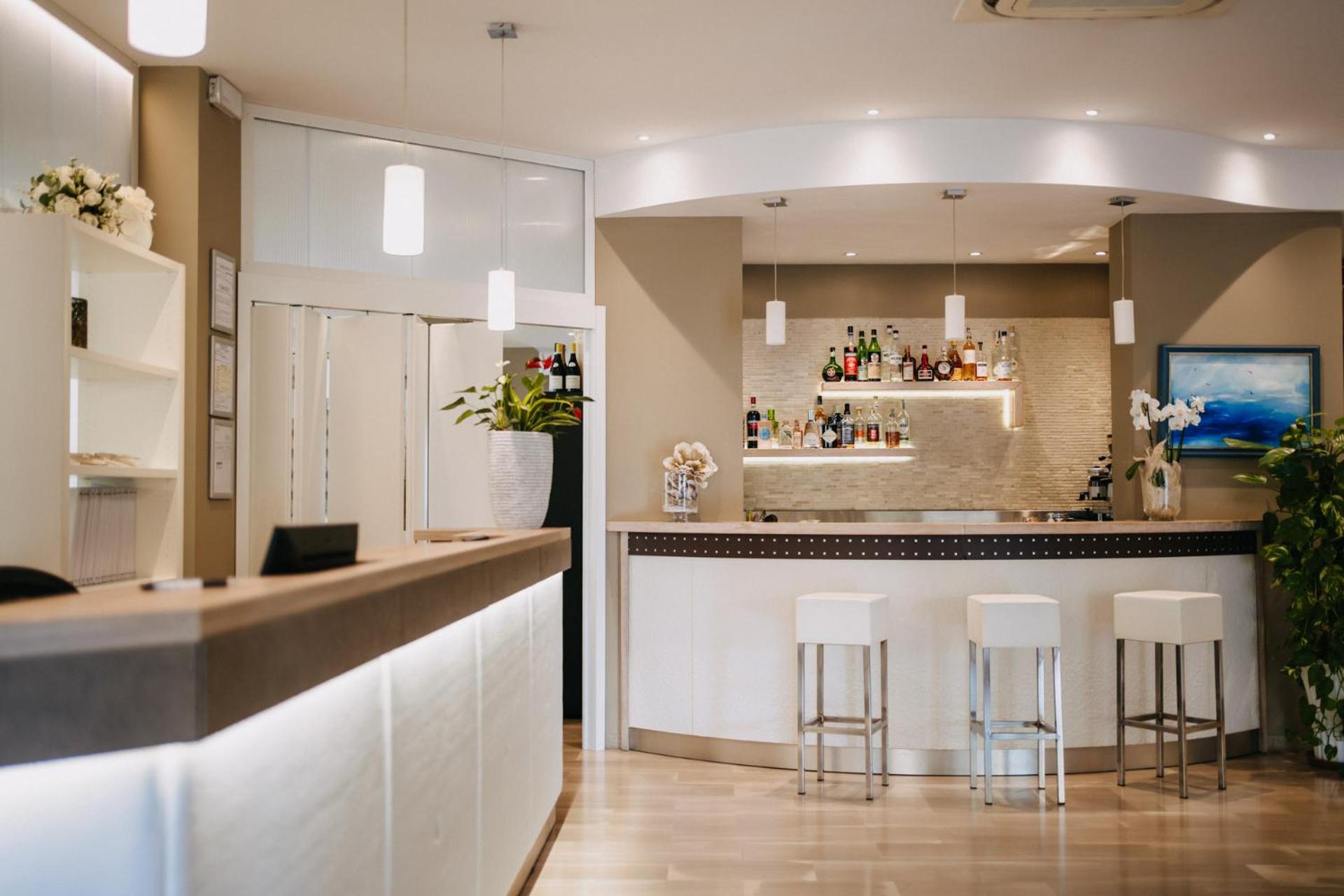 Hotel Lalla Beauty & Relax Чезенатико Екстериор снимка