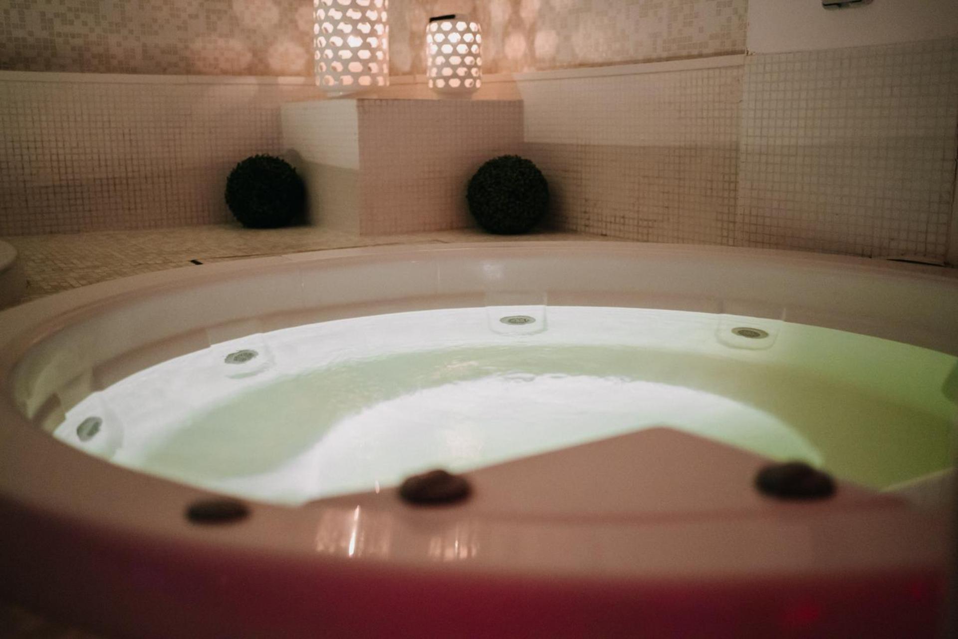 Hotel Lalla Beauty & Relax Чезенатико Екстериор снимка