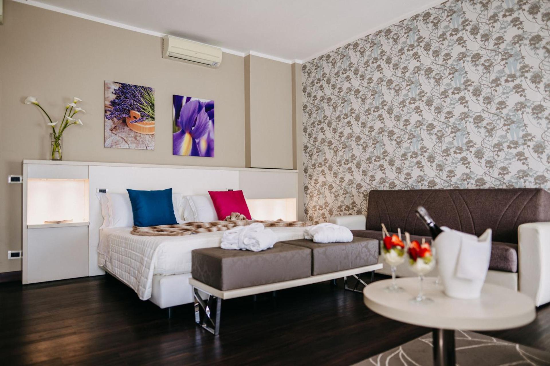 Hotel Lalla Beauty & Relax Чезенатико Екстериор снимка