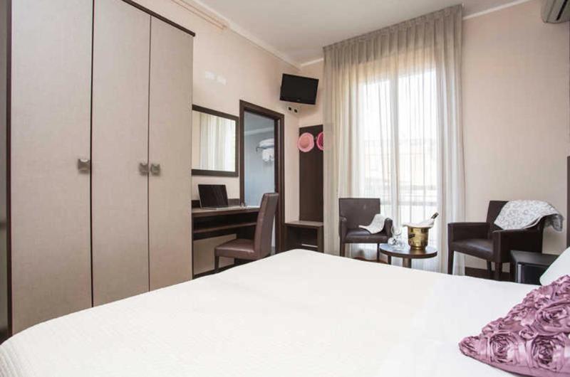 Hotel Lalla Beauty & Relax Чезенатико Екстериор снимка