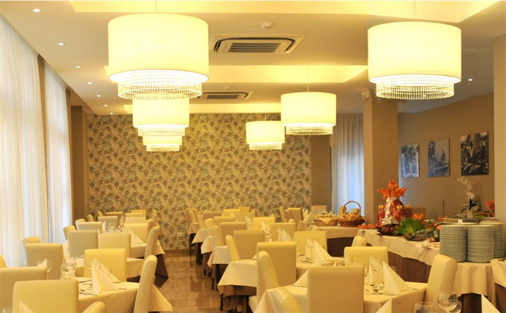 Hotel Lalla Beauty & Relax Чезенатико Екстериор снимка