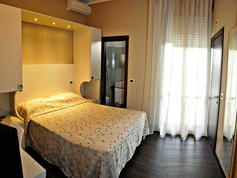 Hotel Lalla Beauty & Relax Чезенатико Екстериор снимка